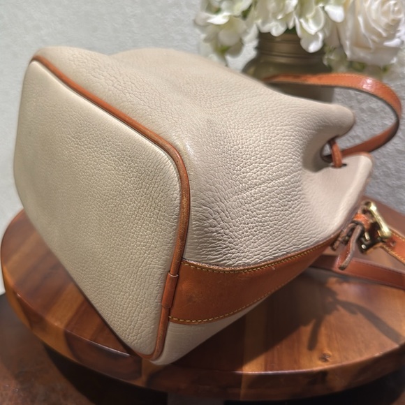 Dooney & Bourke A6-898762 Vintage Bucket Shoulder Bag - Picture 8 of 16